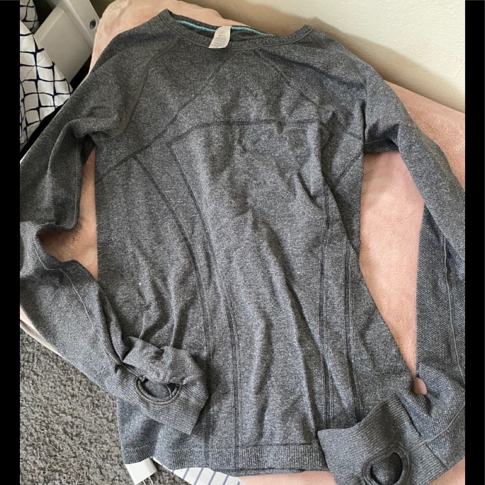 Ivivva girls long sleeve athletic top.